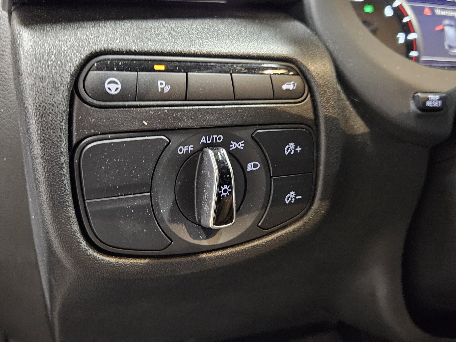 Certified 2025 INFINITI QX50 Luxe w/ Accent Package image 26