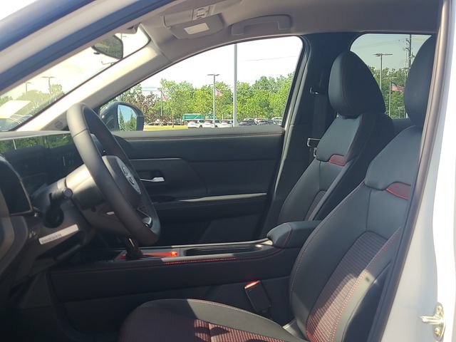 New 2026 Nissan Kicks SR w/ Cold Weather Package AWD/4WD image 11