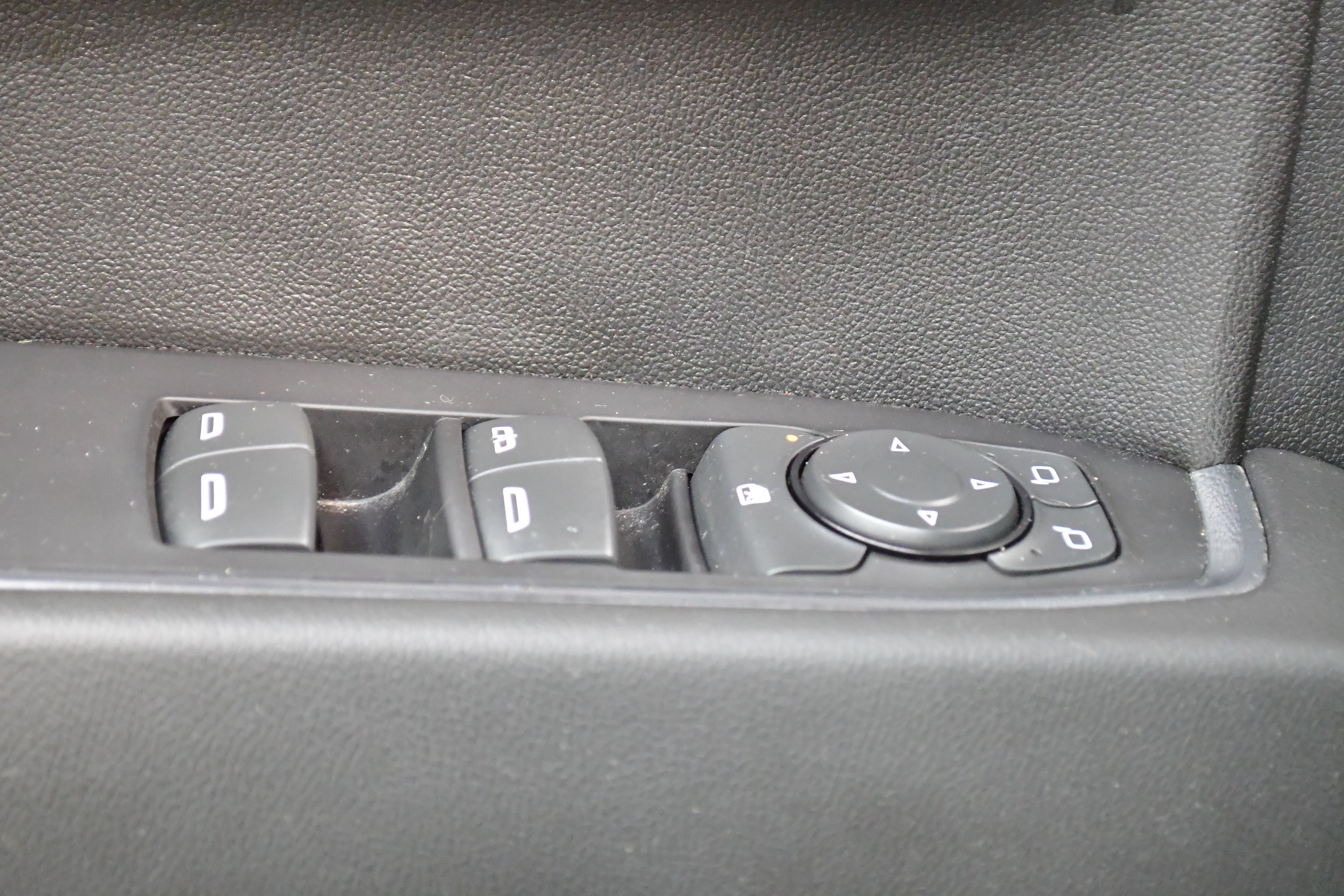 Used 2022 Chevrolet Silverado 1500 LT AWD/4WD image 16