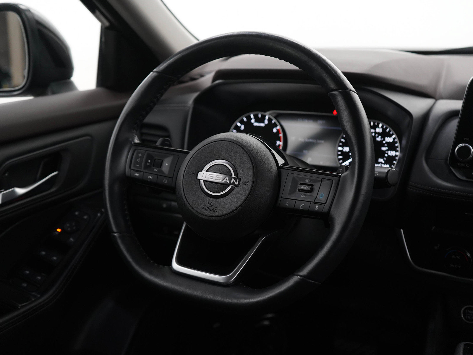 Used 2023 Nissan Rogue SV w/ SV Premium B Package AWD/4WD image 14