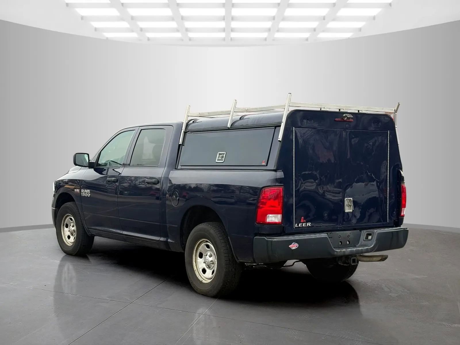 Used 2018 RAM 1500 SLT image 5