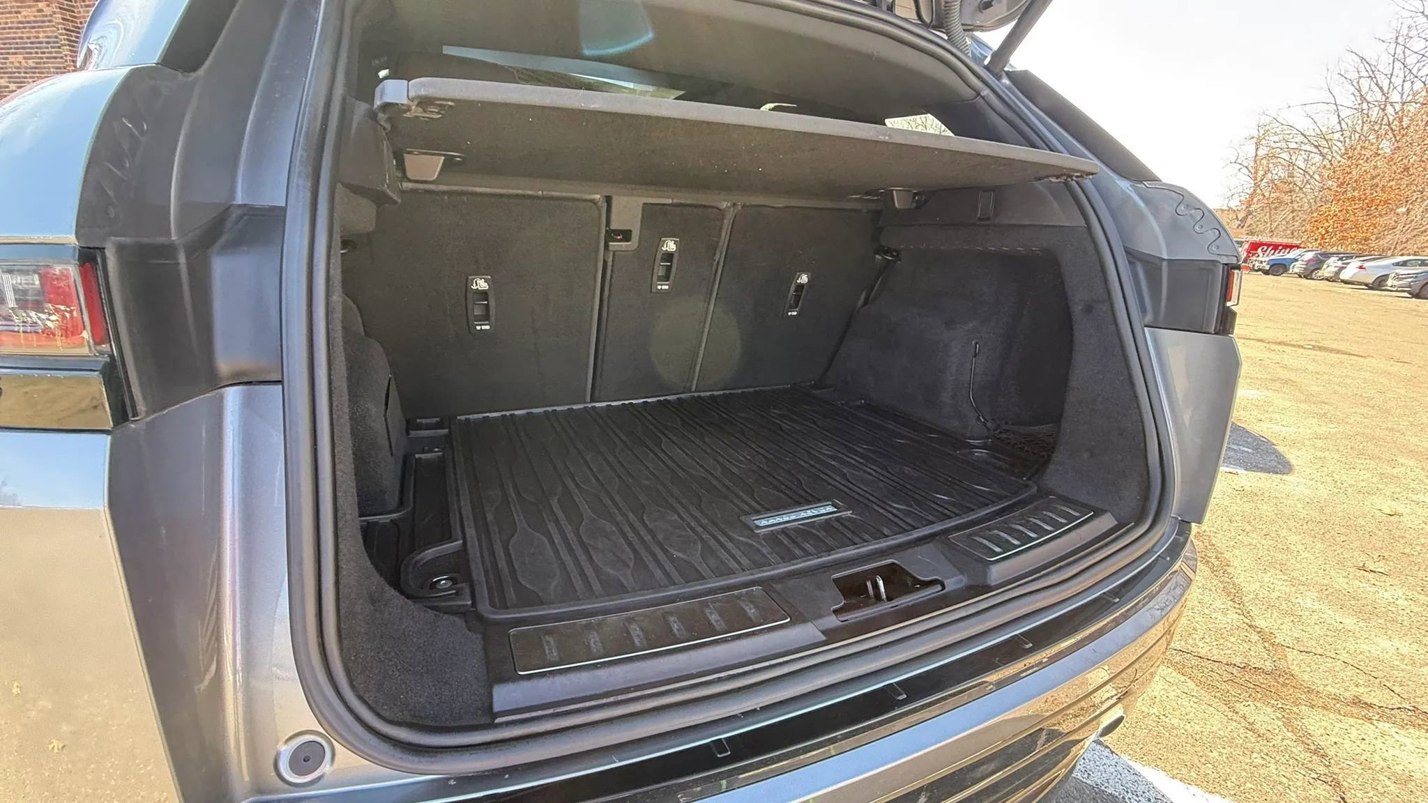 Used 2020 Land Rover Range Rover Evoque R-Dynamic SE image 30