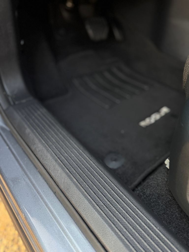 Used 2025 Nissan Rogue SV FWD image 14