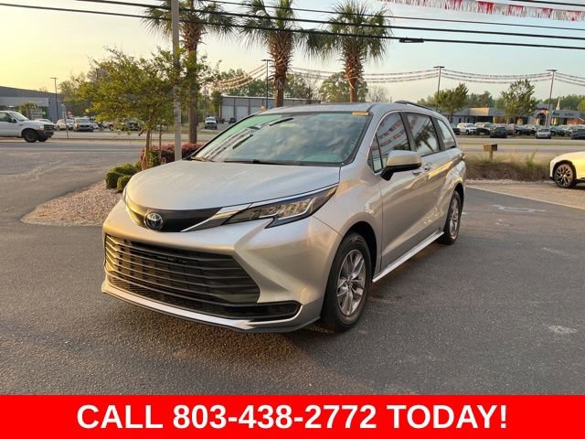 Used 2022 Toyota Sienna LE w/ LE Plus Package image 36