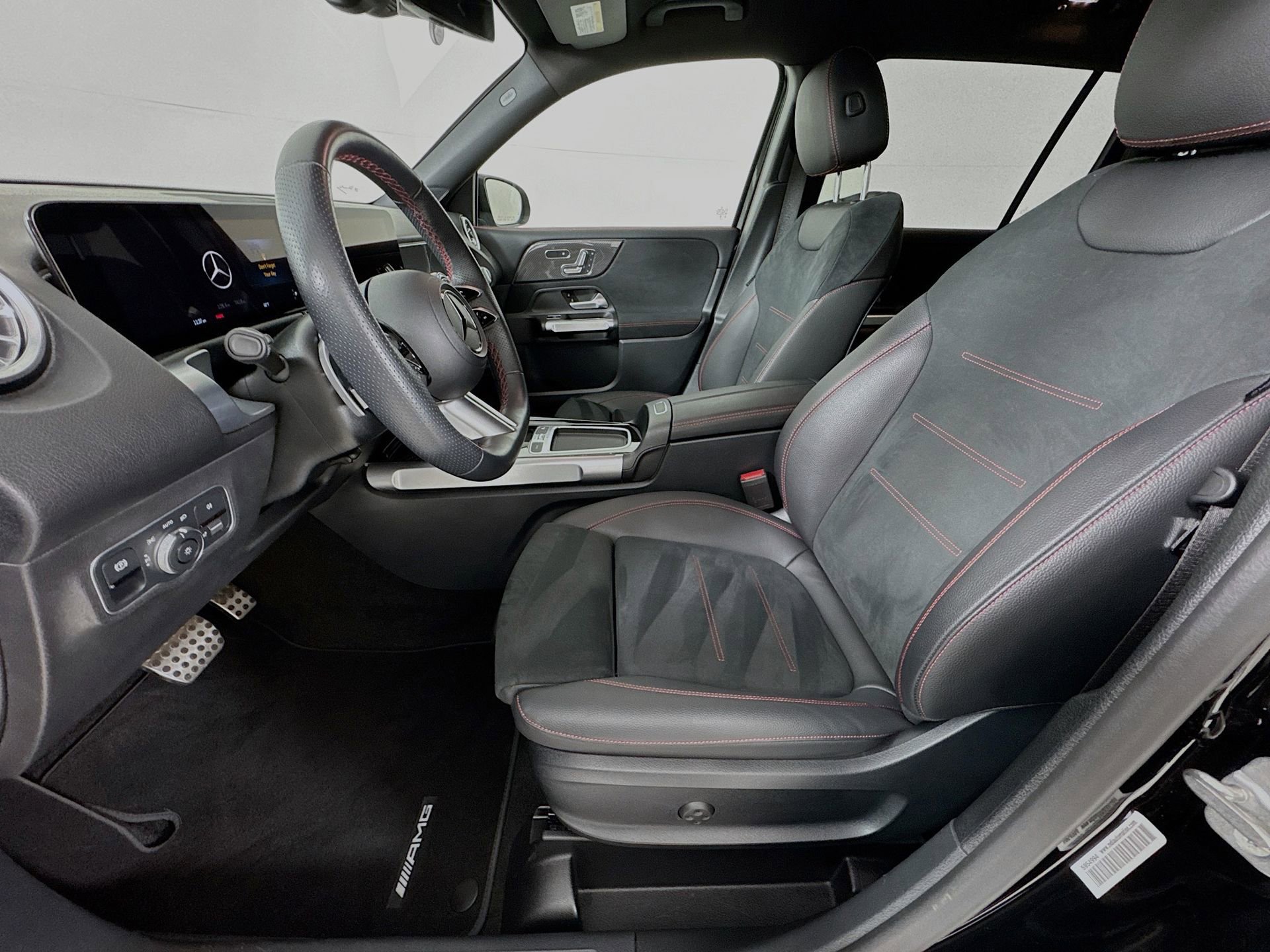 Used 2025 Mercedes-Benz GLB 250 image 21