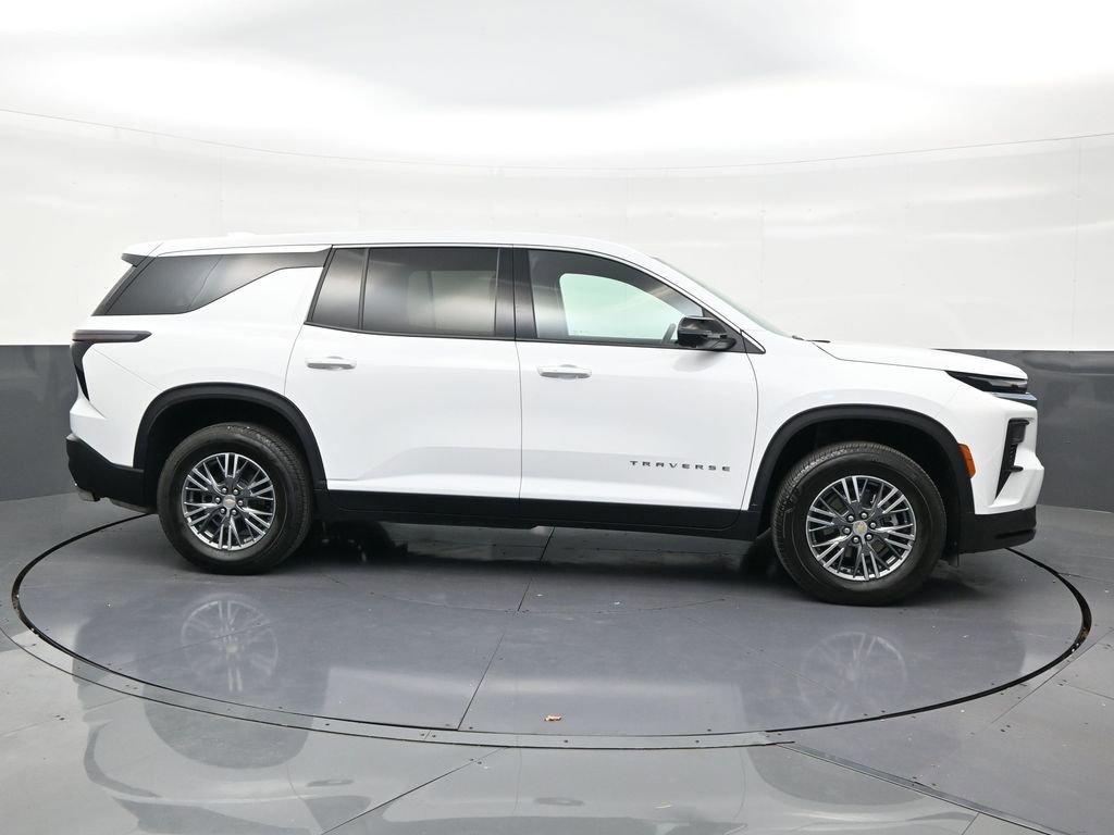 Used 2024 Chevrolet Traverse LS FWD image 6