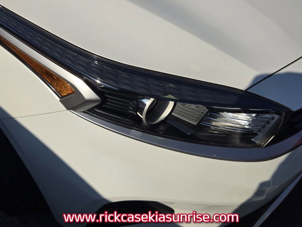 Used 2023 Kia Forte LXS w/ LXS Technology Package FWD image 10