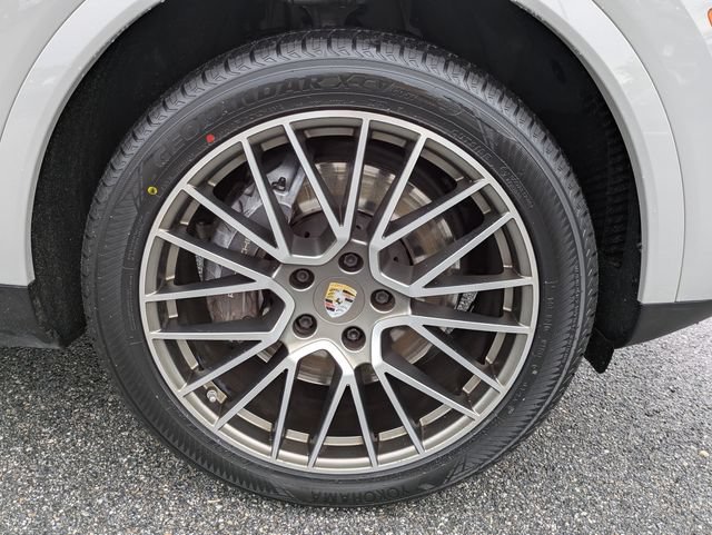 Used 2022 Porsche Cayenne AWD/4WD image 11