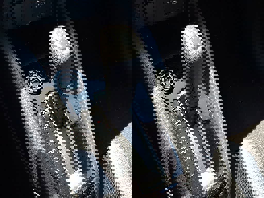 Used 2025 Nissan Versa SV image 14