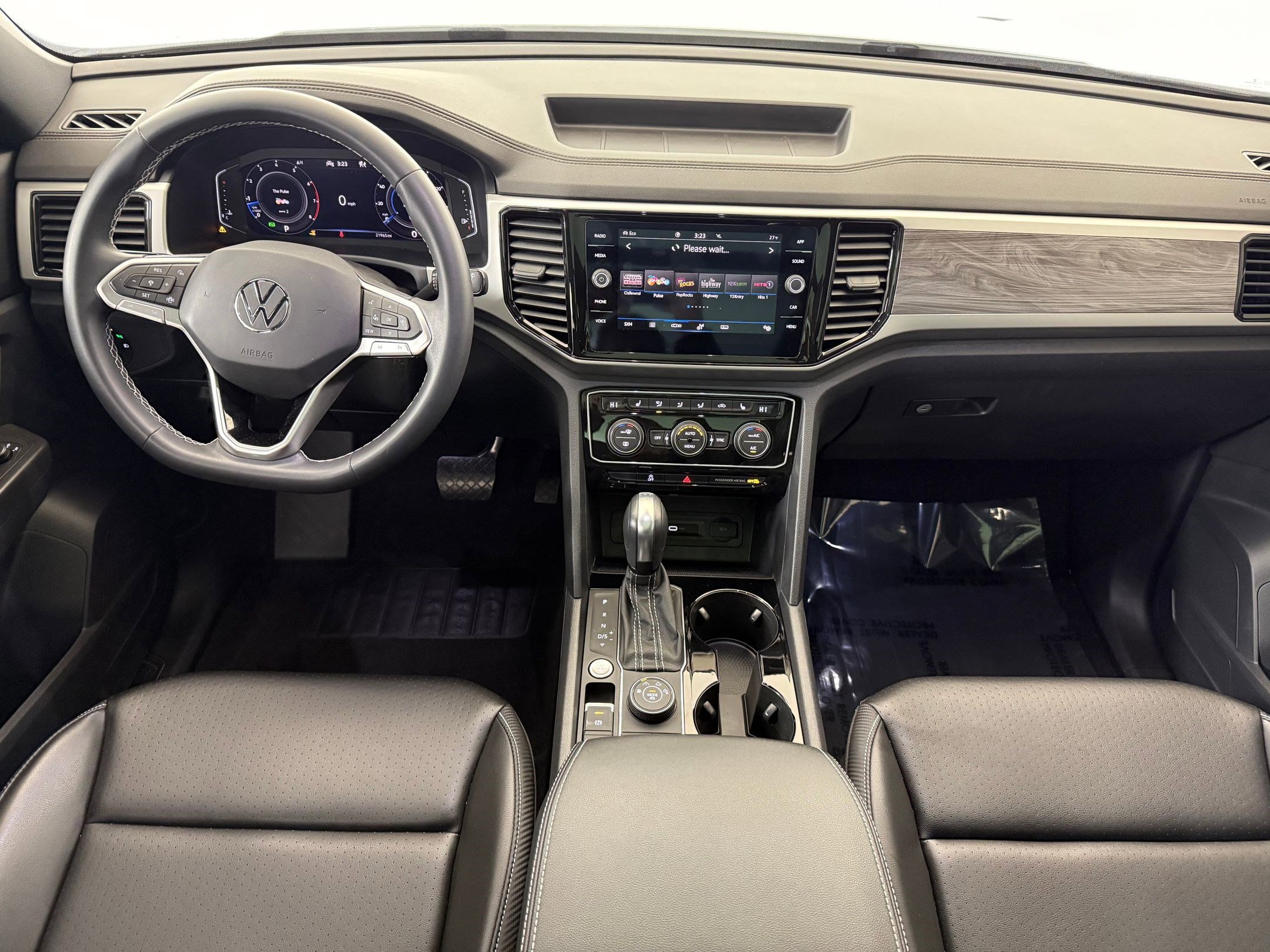 Used 2022 Volkswagen Atlas Cross Sport SE image 23