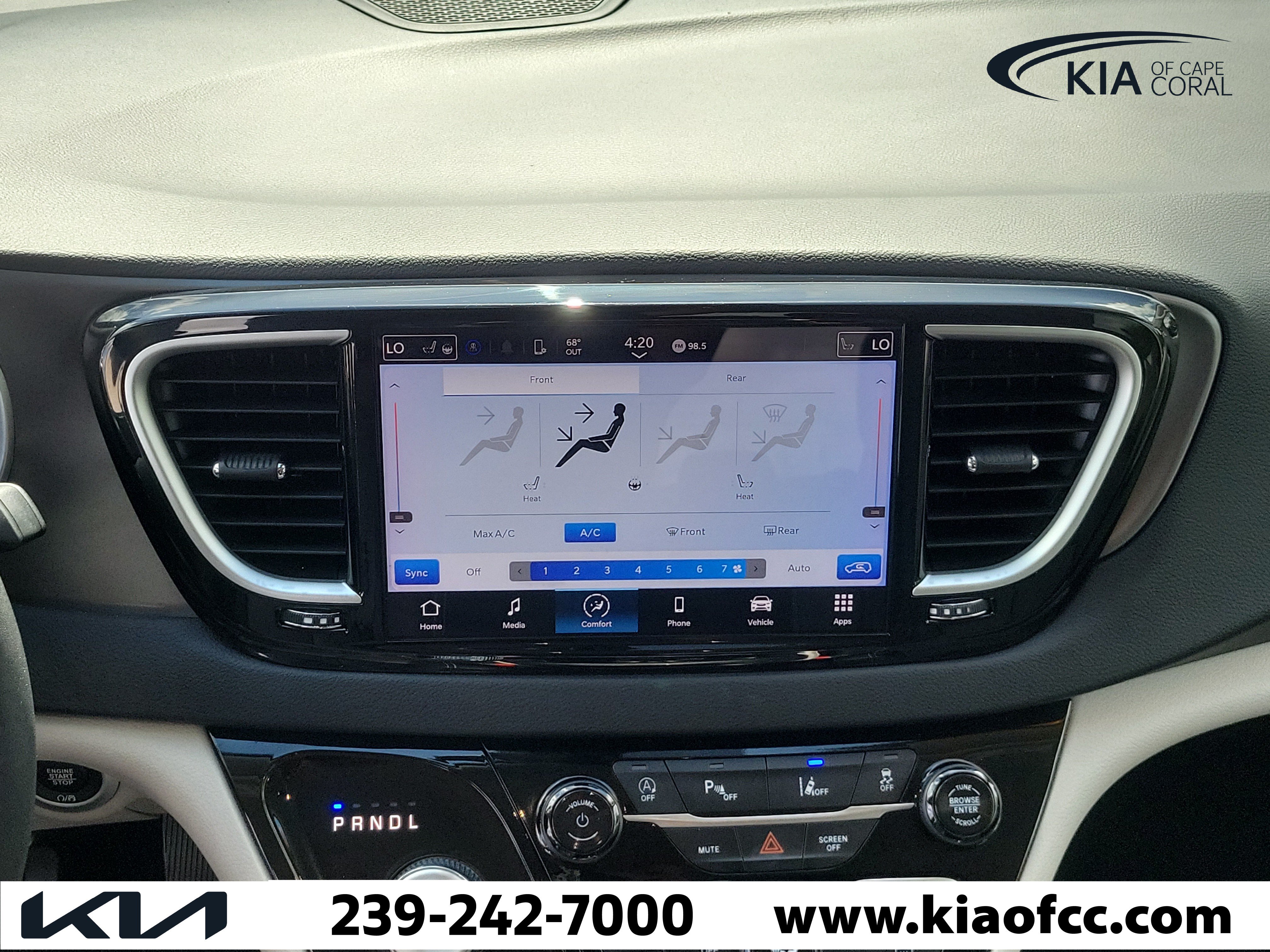 Used 2024 Chrysler Pacifica Touring-L FWD image 19
