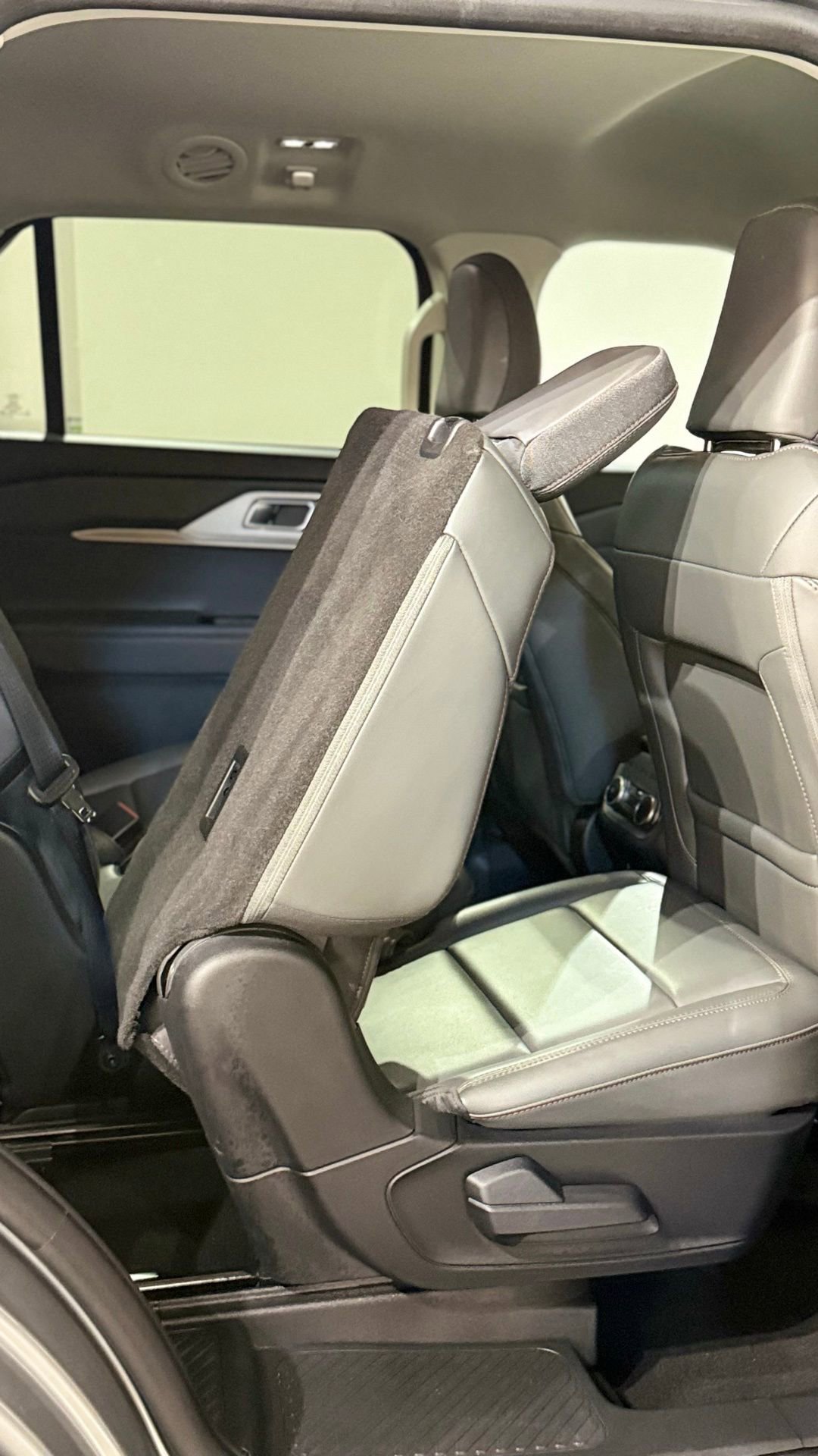 Used 2025 Ford Explorer Active w/ Active Comfort Package AWD/4WD image 74