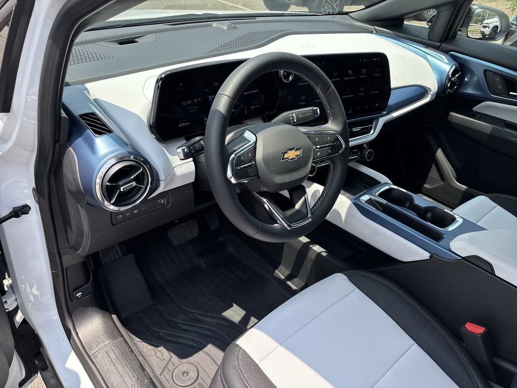 New 2026 Chevrolet Equinox EV LT AWD/4WD image 11