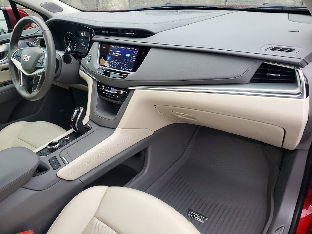 Used 2023 Cadillac XT5 Premium Luxury w/ LPO, Floor Liner Package AWD/4WD image 35
