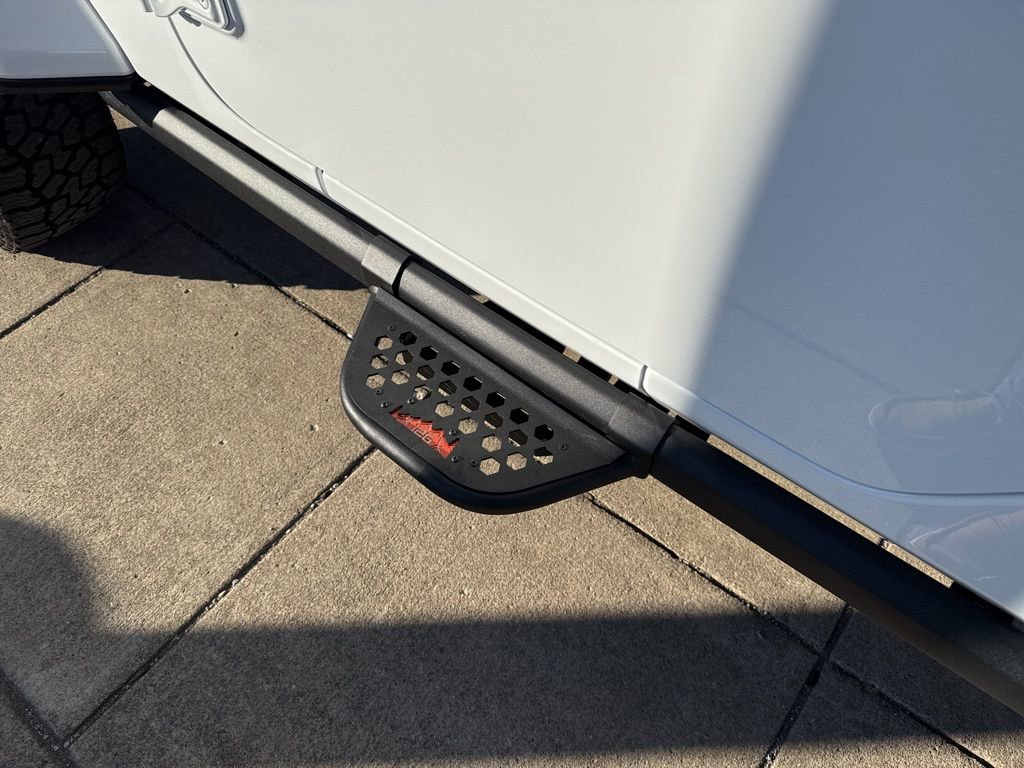 Used 2025 Jeep Gladiator Mojave w/ Convenience Group image 10