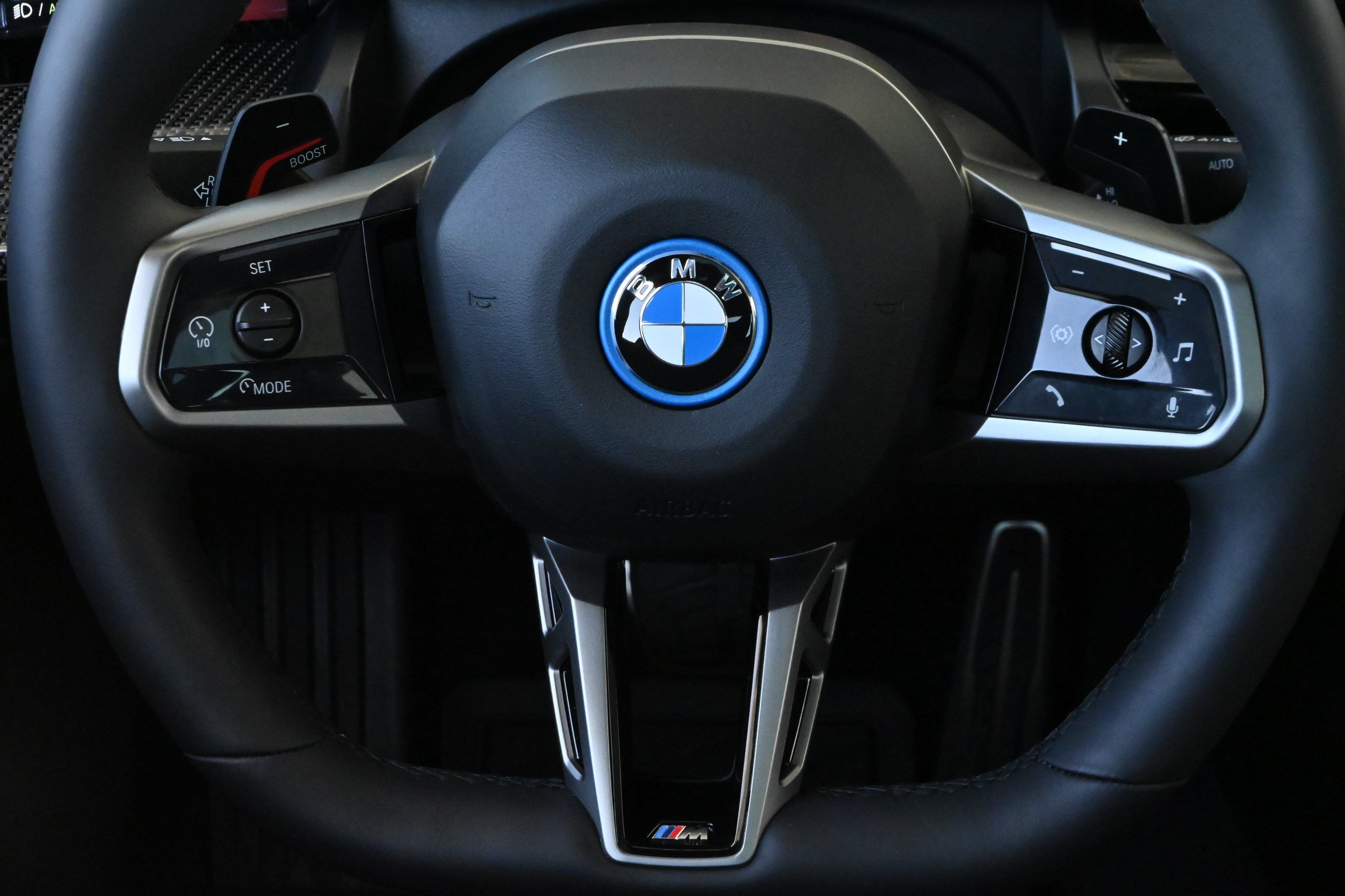 Used 2026 BMW 550e xDrive AWD/4WD image 31