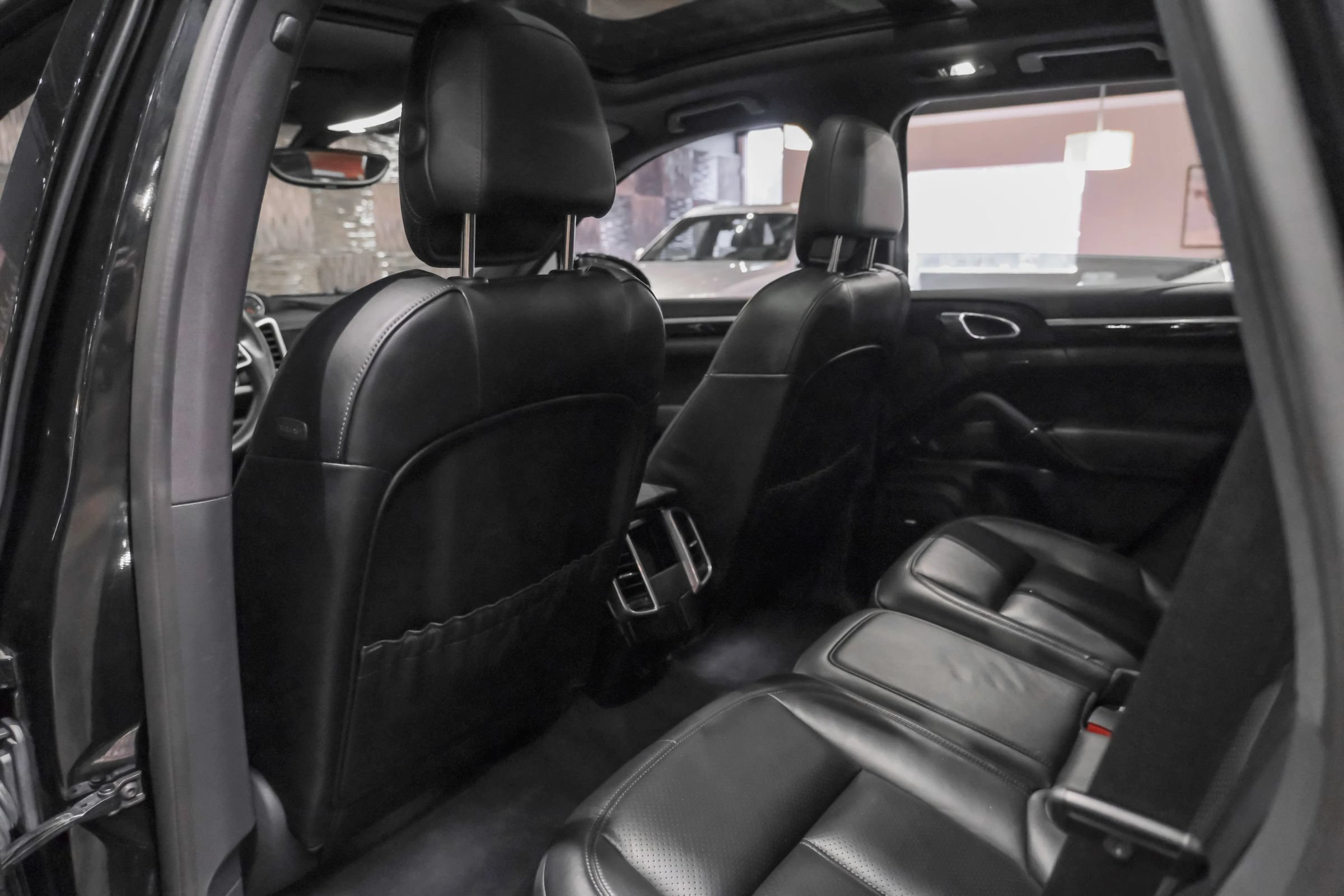 Used 2018 Porsche Cayenne AWD/4WD image 35