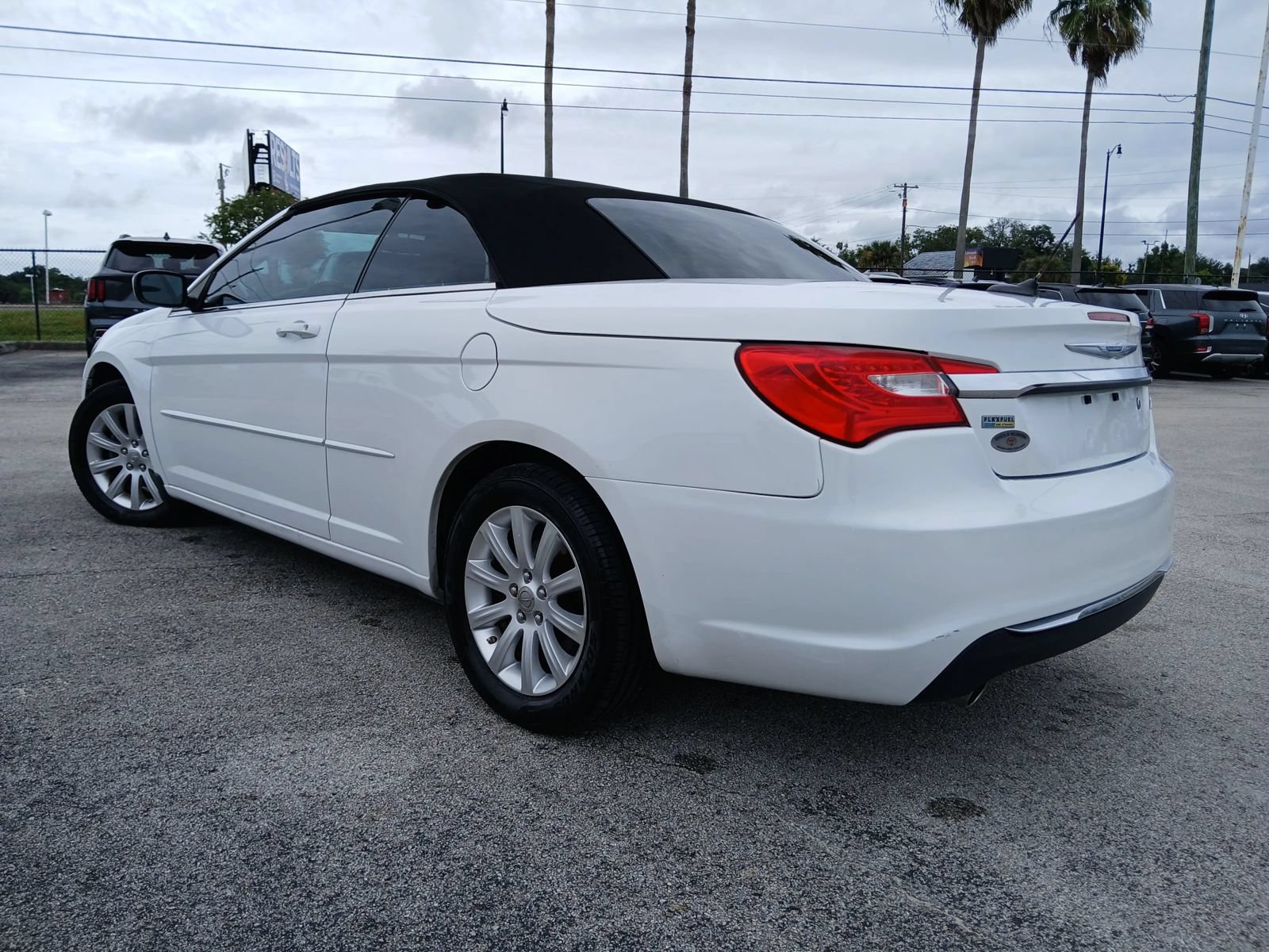 Used 2013 Chrysler 200 Touring FWD image 6
