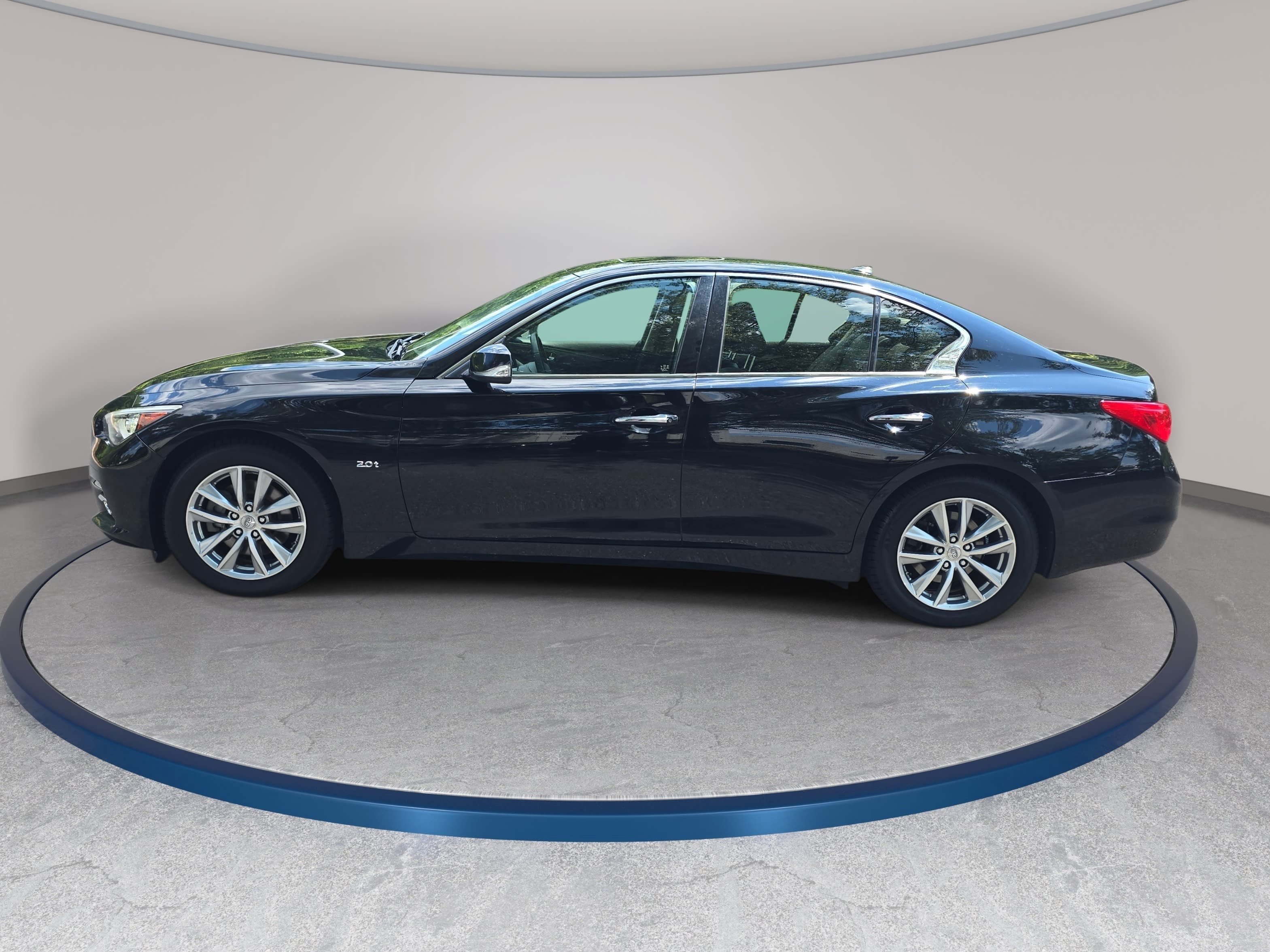 Used 2017 INFINITI Q50 2.0t w/ Moonroof Package RWD image 8