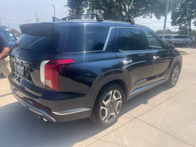 Used 2024 Hyundai Palisade SEL w/ Premium Package FWD image 3