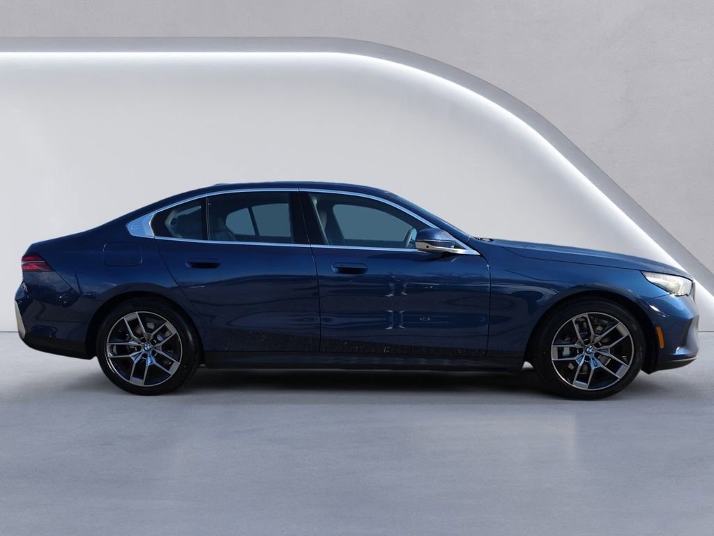 New 2026 BMW 530i xDrive image 3