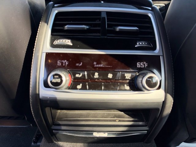 Used 2020 BMW 750i xDrive w/ M Sport Package AWD/4WD image 39