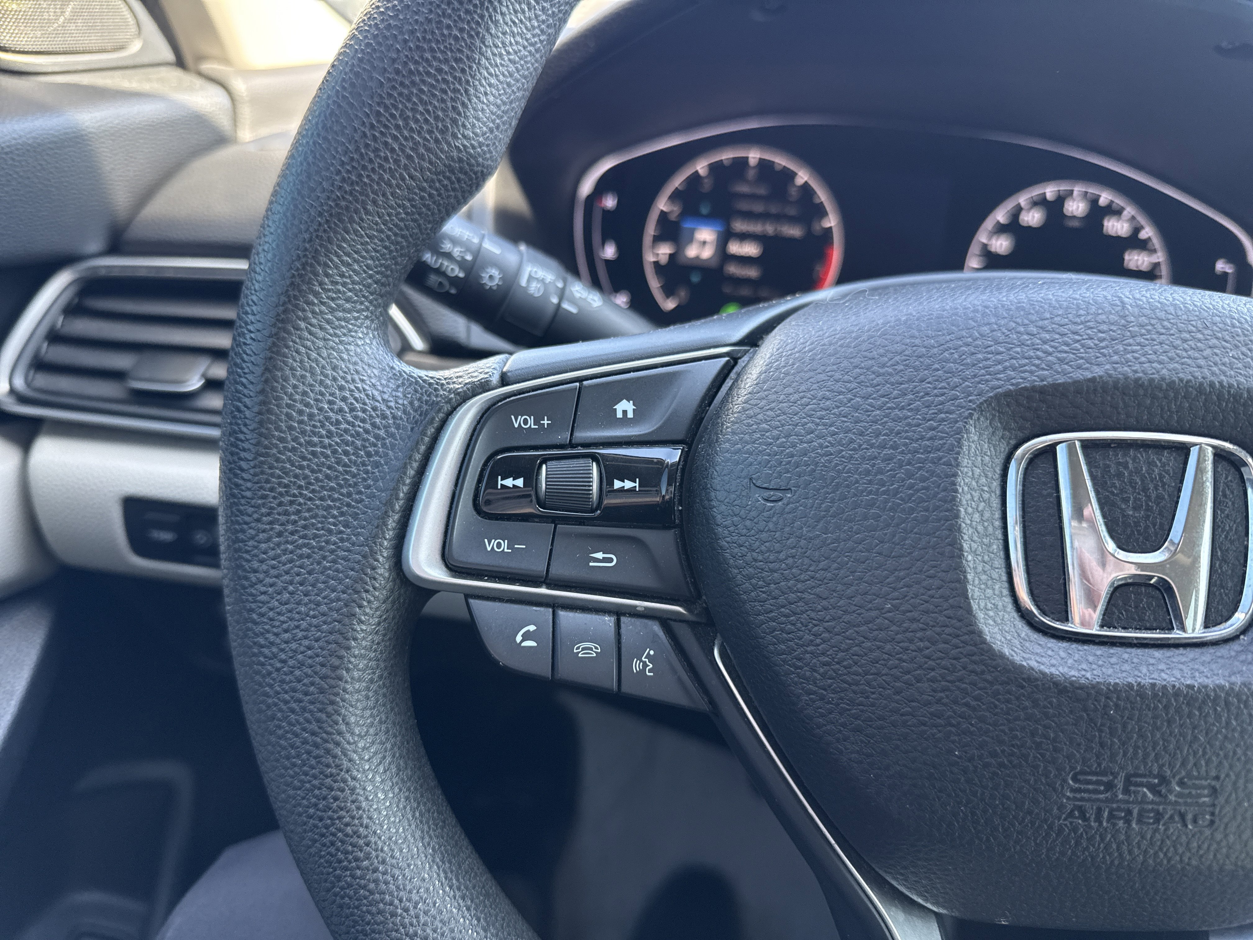 Used 2018 Honda Accord EX image 17