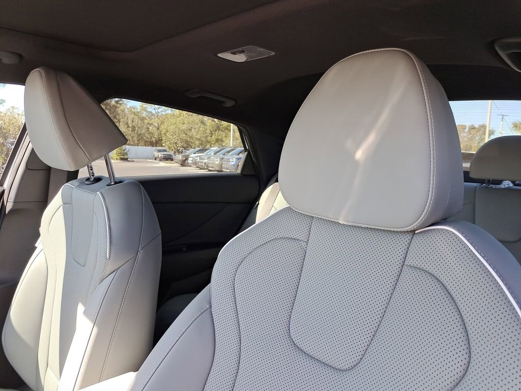 New 2025 Hyundai Elantra Limited image 16