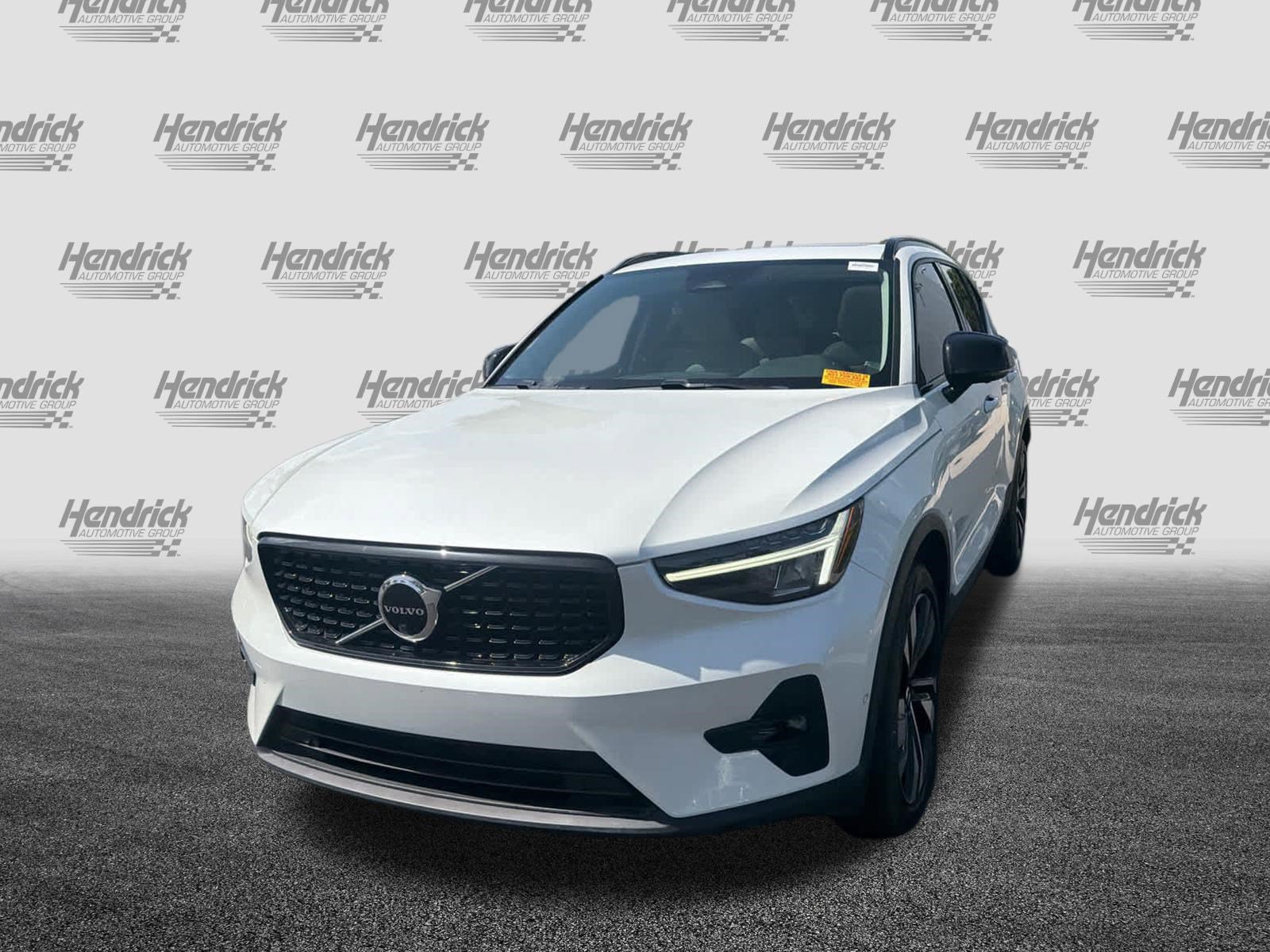 Certified 2023 Volvo XC40 B4 Plus w/ Protection Package Premier FWD image 8