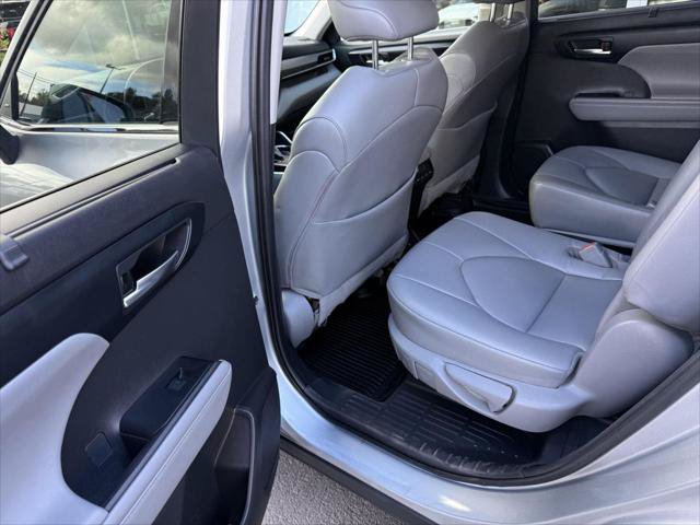 Certified 2021 Toyota Highlander XLE AWD/4WD image 15