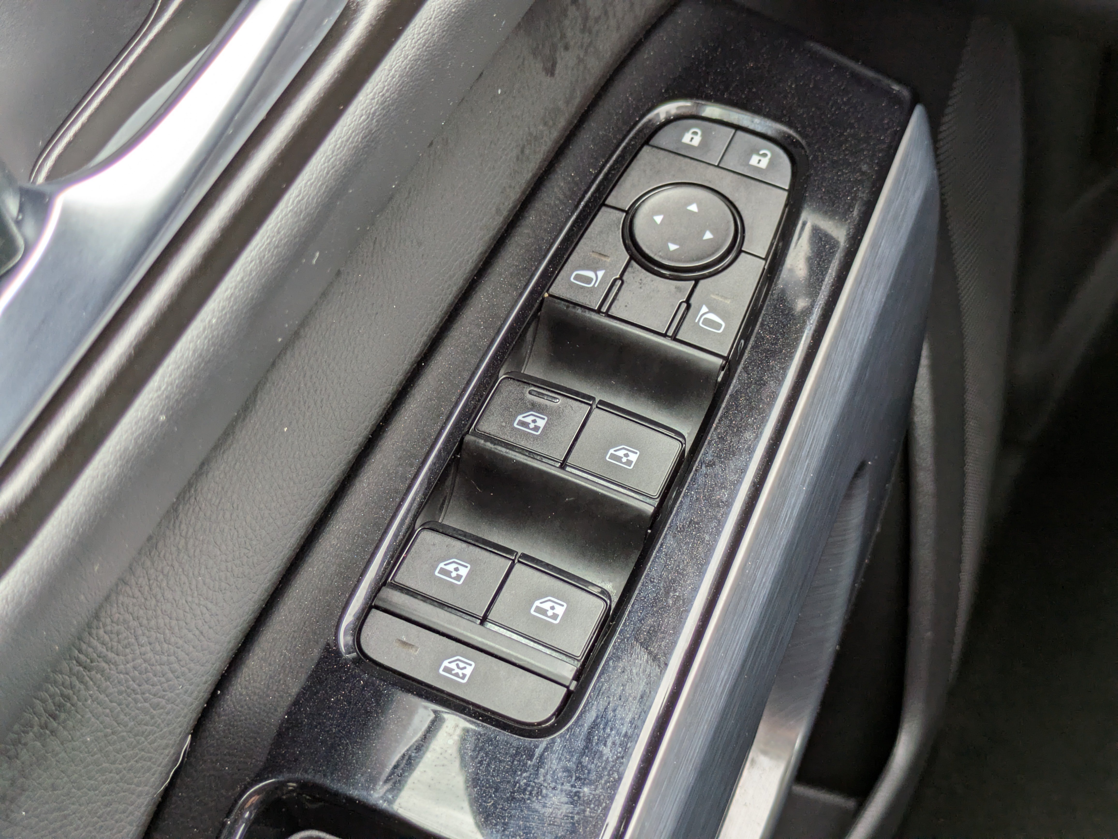 Used 2025 Nissan Pathfinder SL AWD/4WD image 23