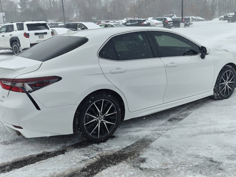 Used 2024 Toyota Camry SE image 6