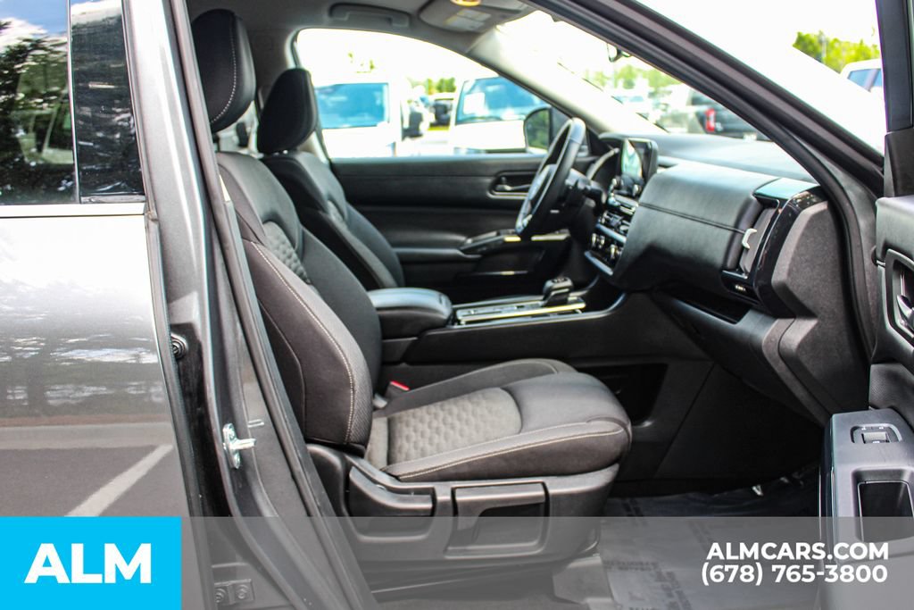 Used 2025 Nissan Pathfinder SV FWD image 23
