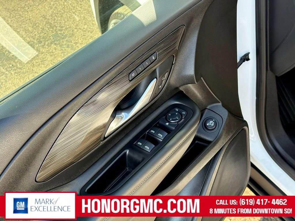 Used 2024 GMC Terrain SLT image 15