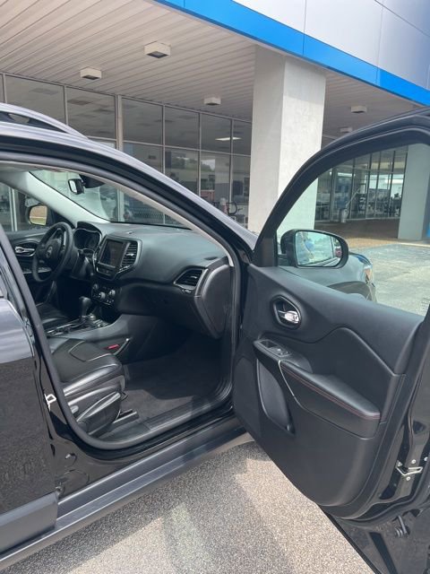 Used 2022 Jeep Cherokee Trailhawk AWD/4WD image 19