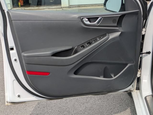 Used 2019 Hyundai Ioniq Limited FWD image 6