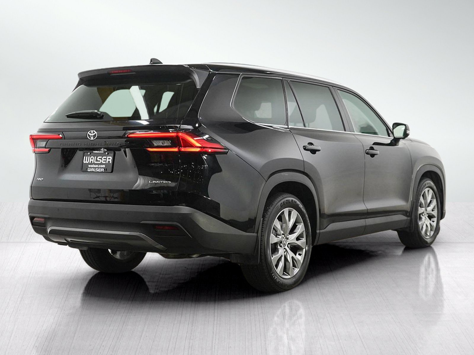 Used 2024 Toyota Grand Highlander AWD image 5