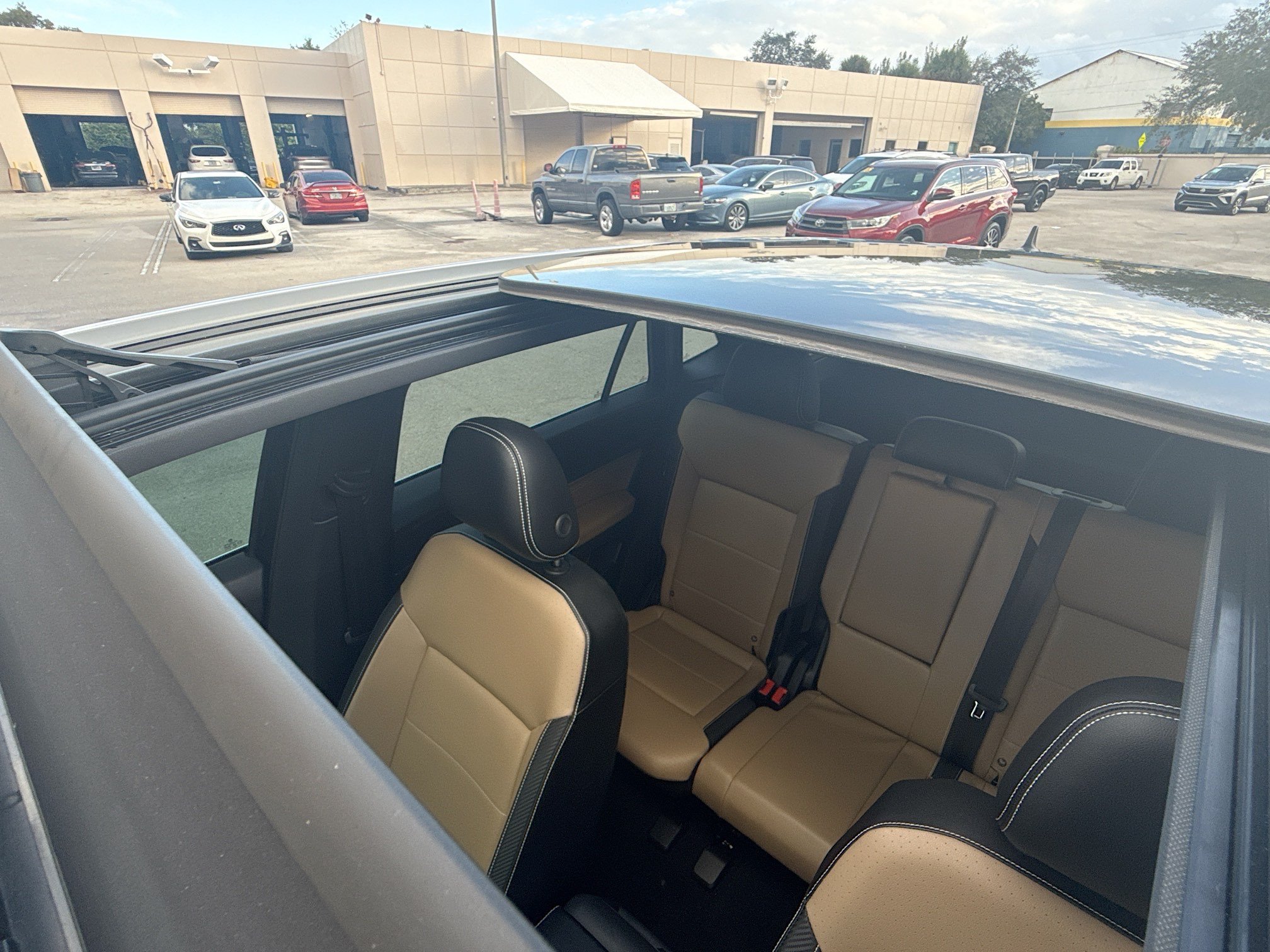Used 2022 Volkswagen Atlas Cross Sport SE w/ Panoramic Sunroof Package AWD/4WD image 16