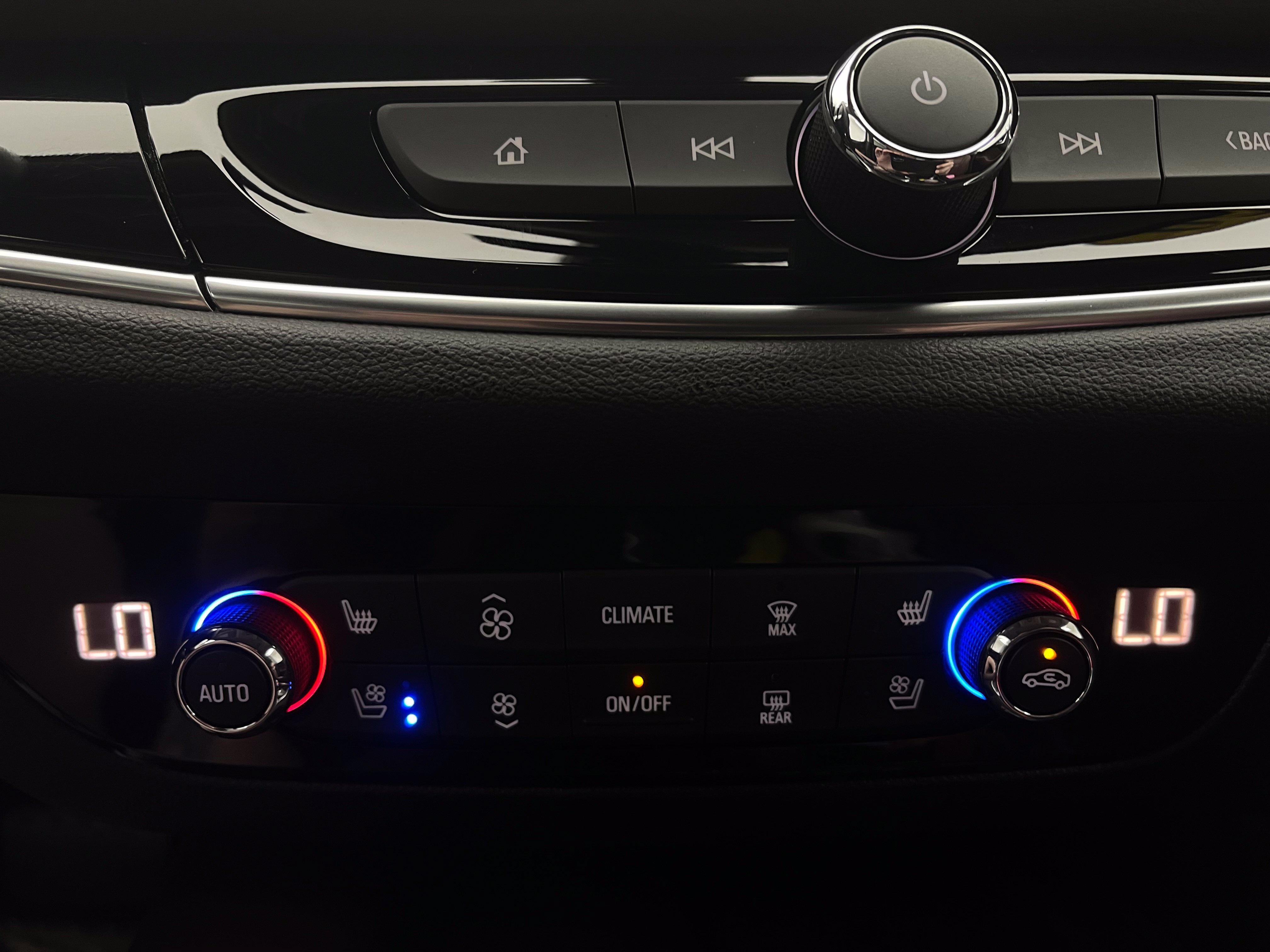 Used 2020 Buick Enclave Avenir w/ Avenir Technology Package FWD image 32