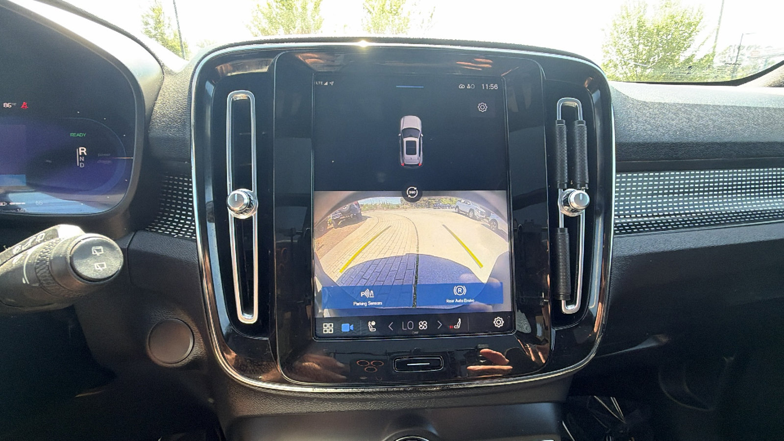 Used 2022 Volvo XC40 P8 Recharge Plus AWD/4WD image 33