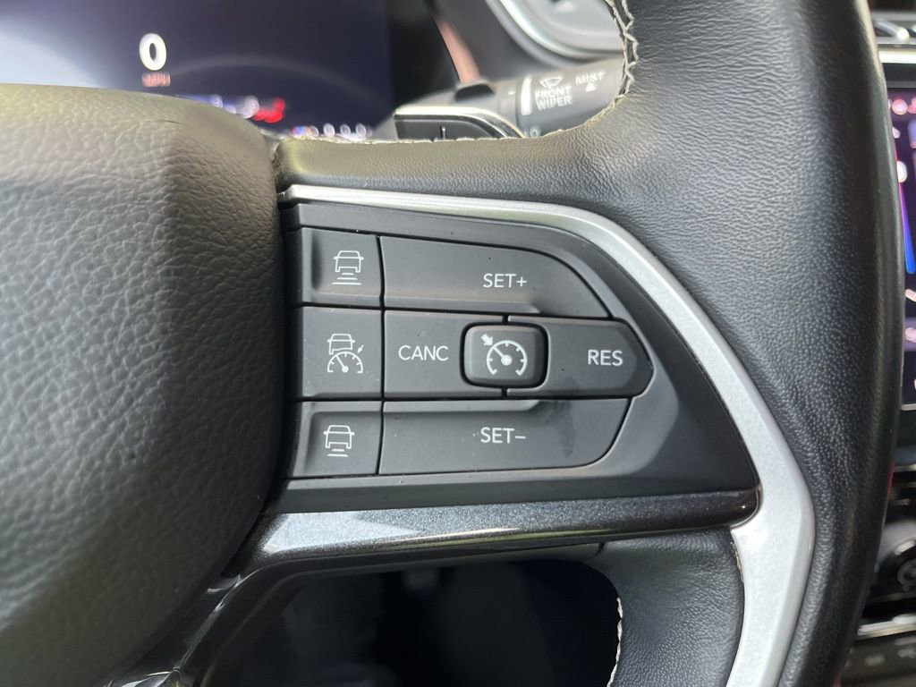 Used 2022 Jeep Grand Cherokee L Laredo image 32