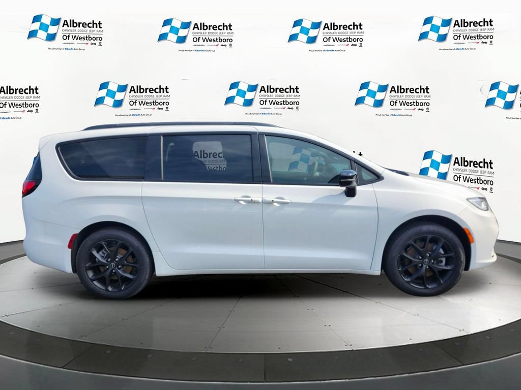 New 2026 Chrysler Pacifica Select w/ S Appearance Package AWD/4WD image 6
