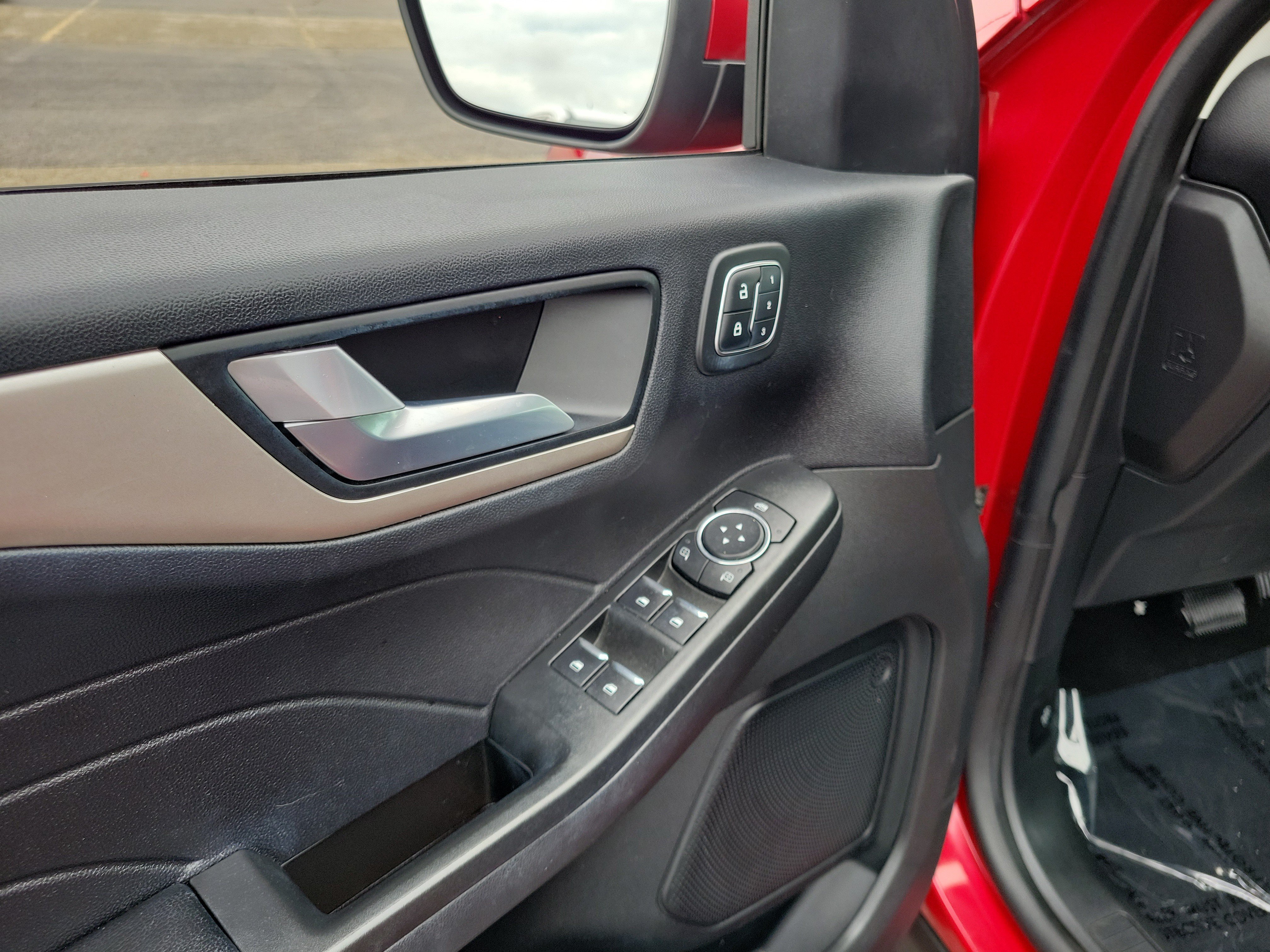 Used 2022 Ford Escape SEL w/ Technology Package AWD/4WD image 18