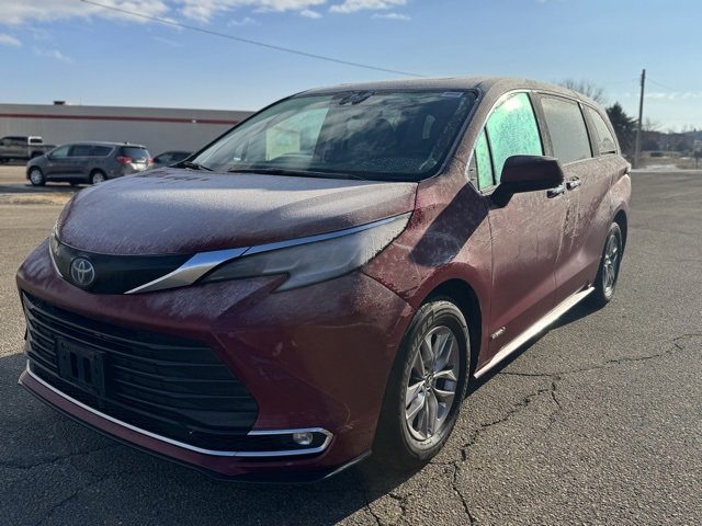 Certified 2021 Toyota Sienna XLE image 11