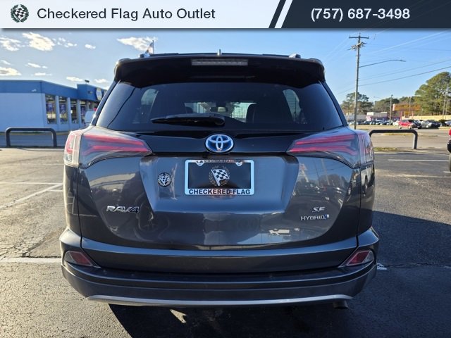 Used 2018 Toyota RAV4 SE image 6