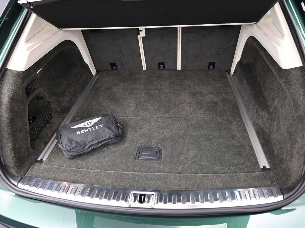 Used 2022 Bentley Bentayga AWD/4WD image 35