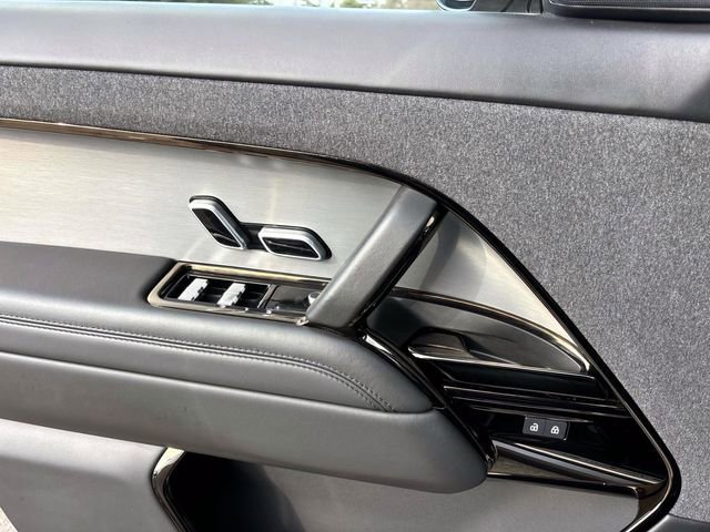 Used 2025 Land Rover Range Rover Sport SE image 19
