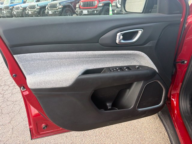 Used 2025 Jeep Compass Sport AWD/4WD image 6