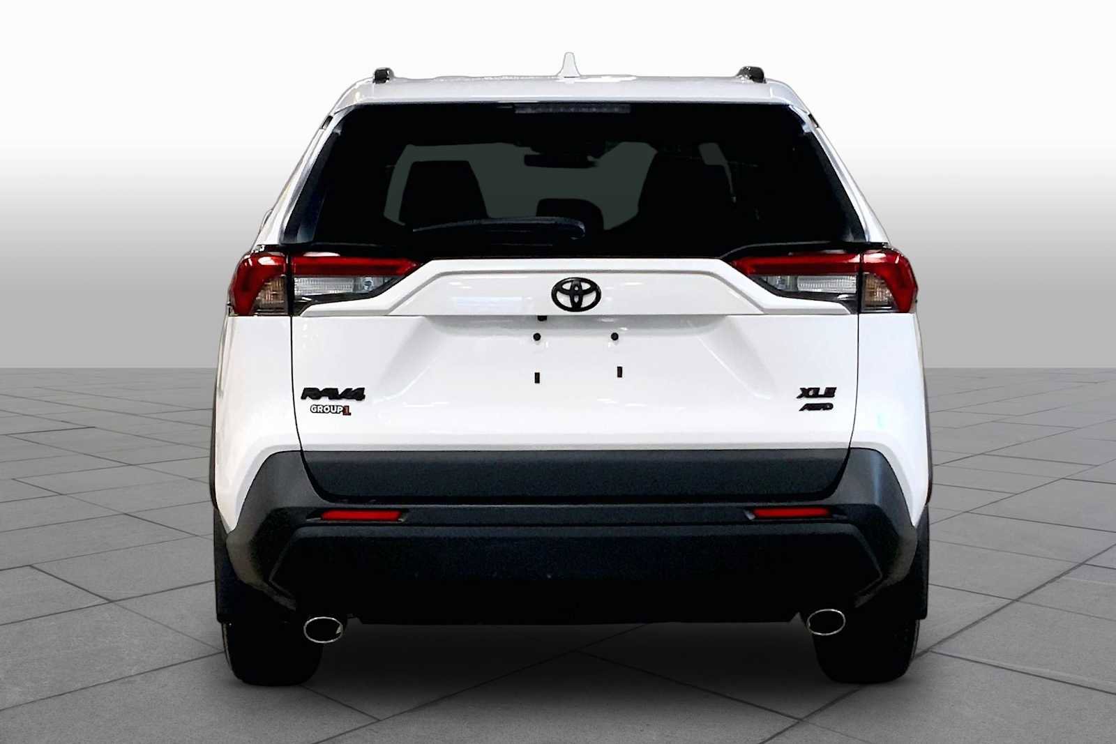 Used 2022 Toyota RAV4 XLE w/ Convenience Package image 5