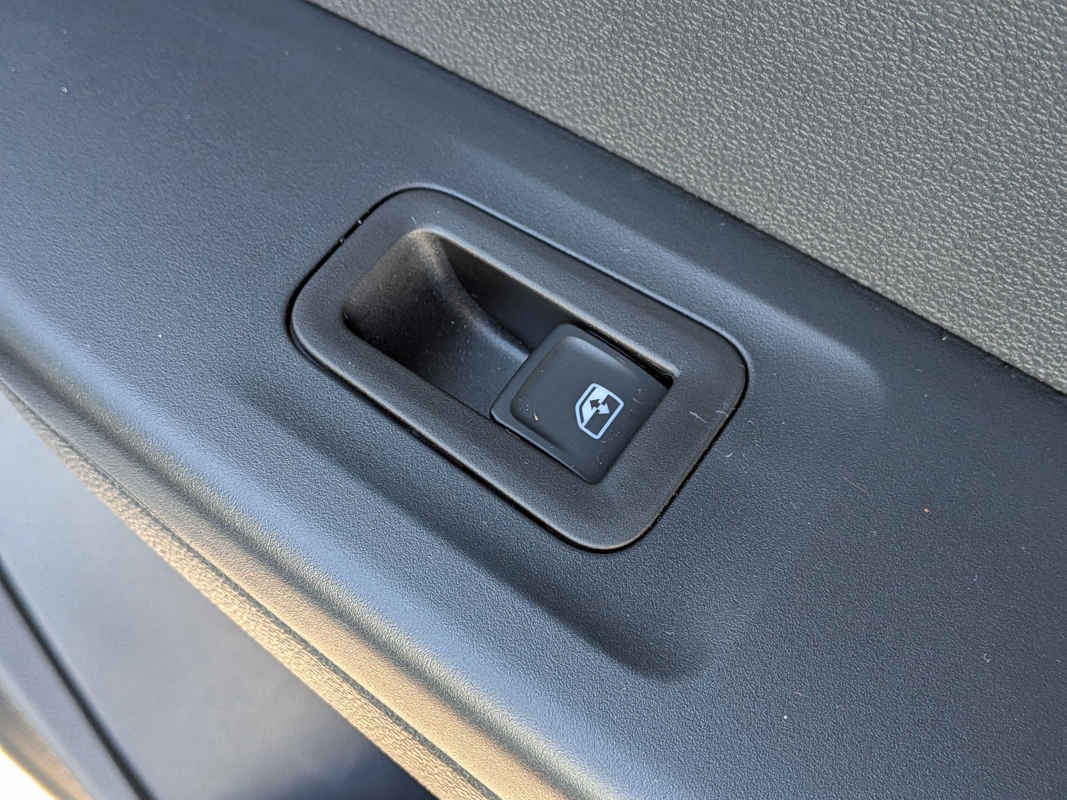 Used 2025 Volkswagen Taos SE image 34